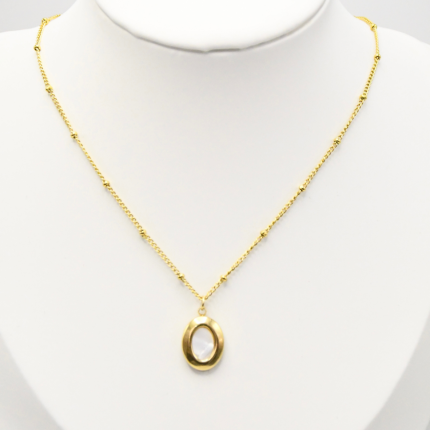 Collier doré nacre avec pendentif ovale – Mitsury