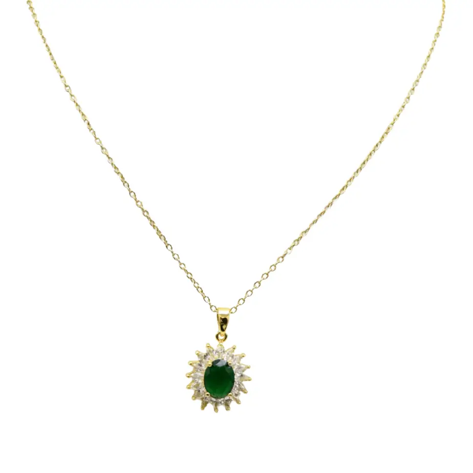 Collier vert doré Eriande en plaqué or avec pierre centrale verte Collier vert doré Eriande en plaqué or avec pierre centrale verte