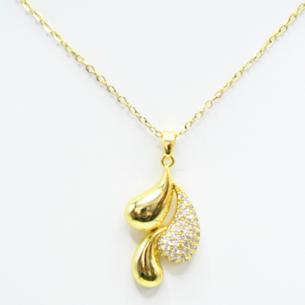 Collier goutte doré en acier inoxydable porté – Mitsury