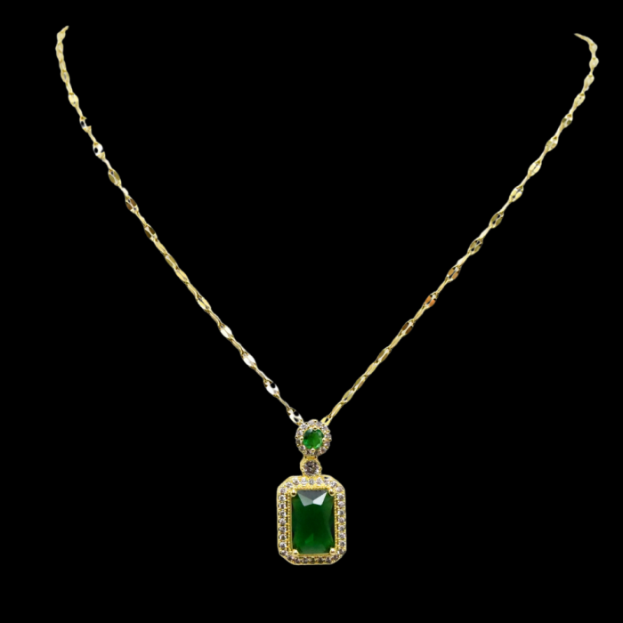collier vert doré avec pendentif vert rectangulaire