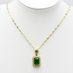 collier vert doré avec pendentif vert rectangulaire