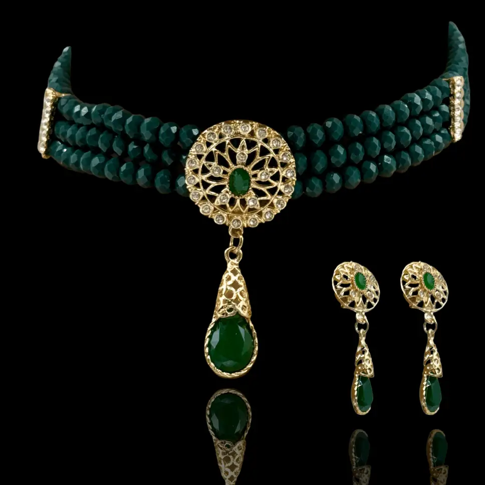 Ras du cou vert mariage Emerenya en perles émeraude et doré Ras du cou vert mariage Emerenya en perles émeraude et doré